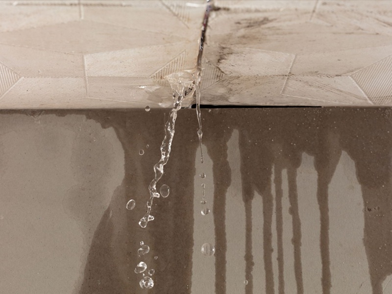 Heavy water flow from a ceiling
