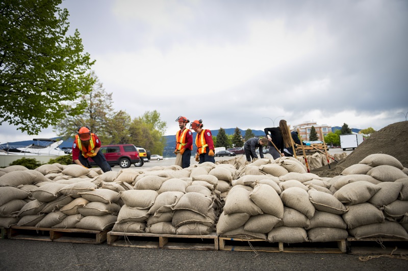 KELOWNA, CANADA - MAY 12, 2017: Emergency response crews and volunteers prepare sand bags for flooding in the Okanagan Valley on May 12, 2017 in Kelowna, British Columbia, Canada.