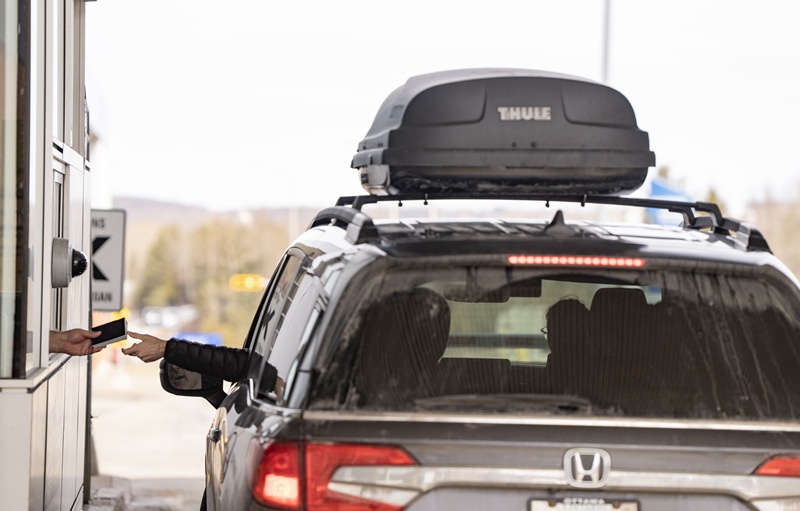 Visitors entering into Quebec from Vermont