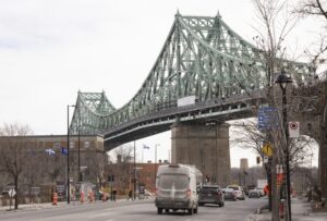 Fire in industrial building closes Montreal’s Jacques Cartier Bridge Image
